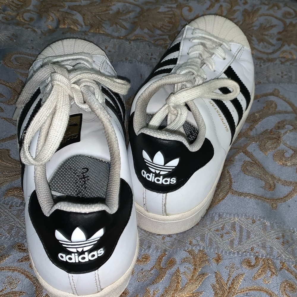 Adidas superstar sneakers men size 6 woman’s 8